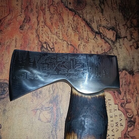 Gravēts metāla cirvis ''Galdnieka un namdara darbs''